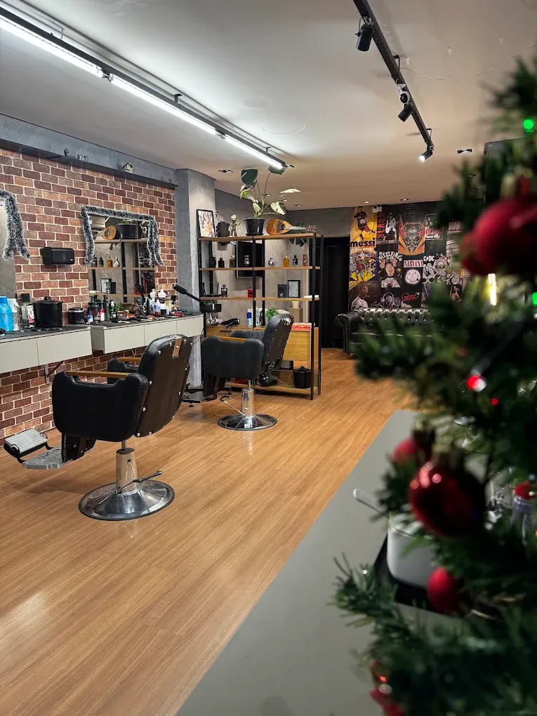 Interior da 4º Distrito Barber Club