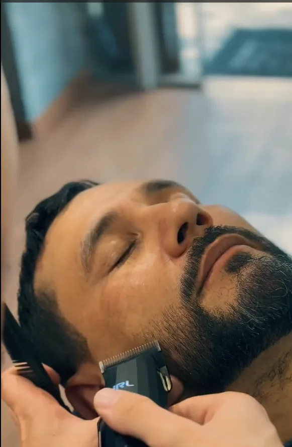 Atendimento de barba na 4º Distrito Barber Club