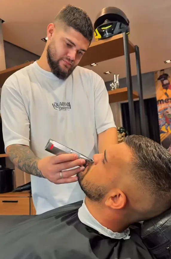 Serviço de barba na 4º Distrito