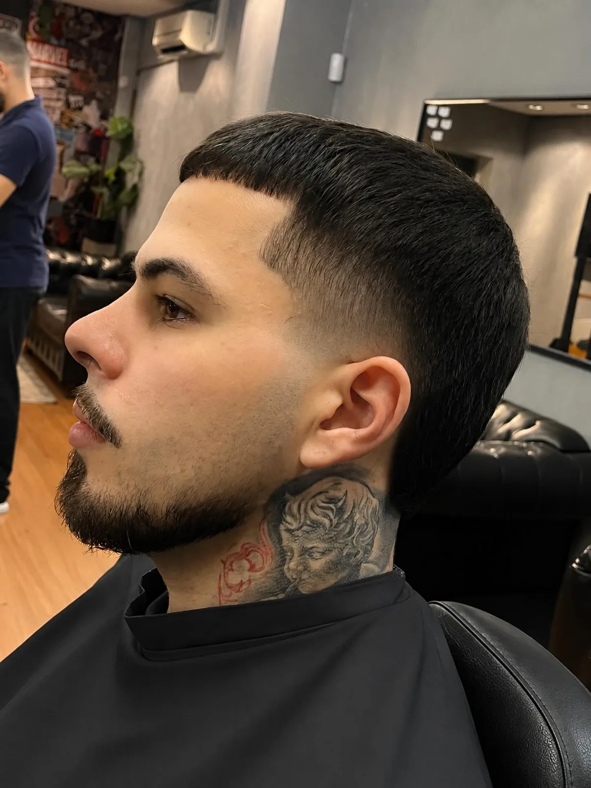 Corte degradê masculino com acabamento preciso