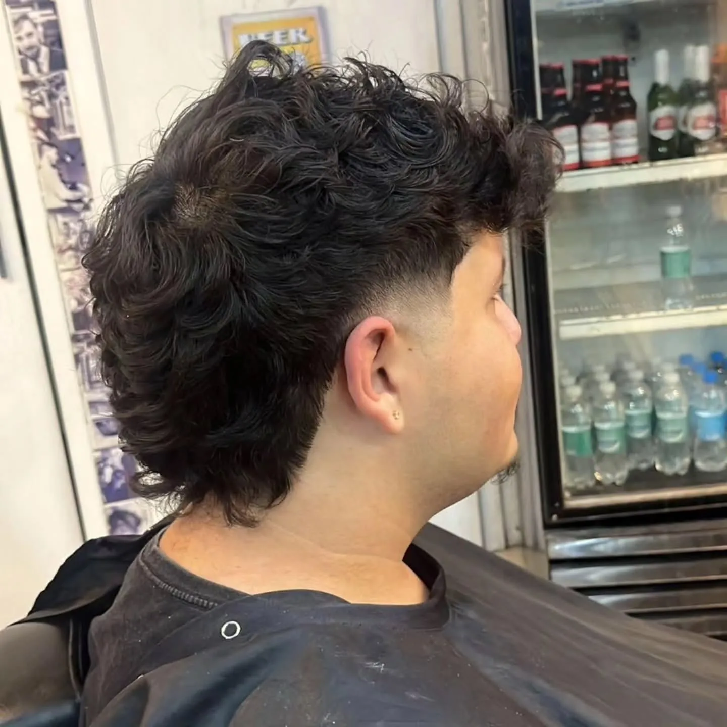 Corte masculino moderno com textura