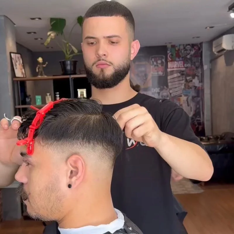 Léo, barbeiro da 4º Distrito Barber Club